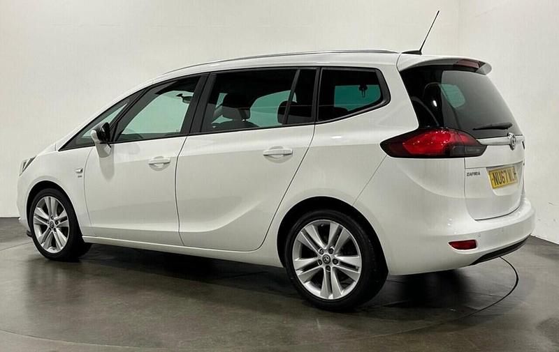 Used Vauxhall Zafira Tourer SRi 140 HP (102 kW) 2017 White MPV