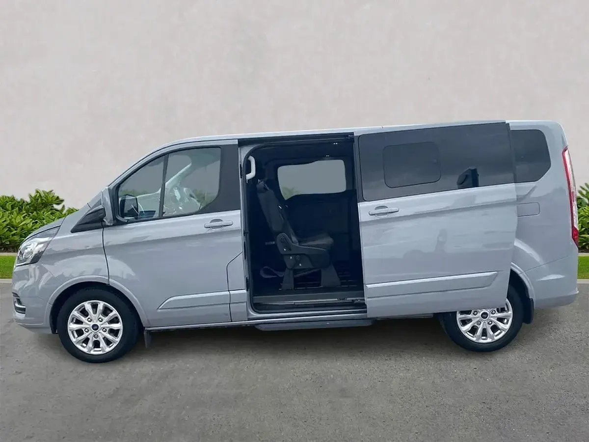 Used Ford Tourneo Titanium 130 HP (95 kW) 2023 Grey MPV