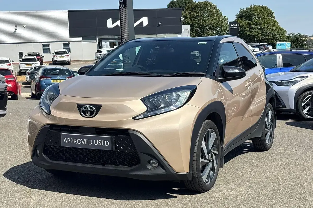 Used Toyota Aygo X 72 HP (52 kW) 2023 Beige SUV