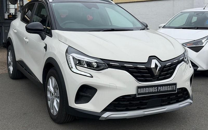 Used Renault Captur Iconic 131 HP (96 kW) 2020 White/black SUV