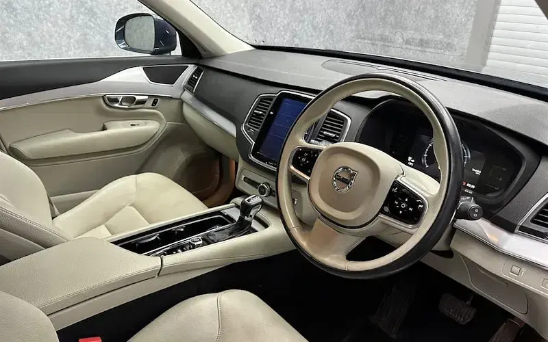 Used Volvo XC90 Momentum 235 HP (172 kW) 2019 SUV