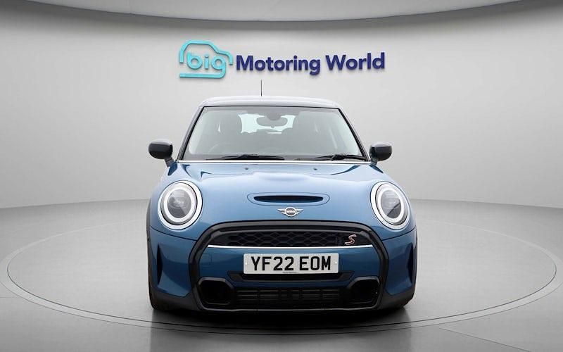 Begagnad Mini Cooper S Classic 178 HK (130 kW) 2022 Blå Halvkombi