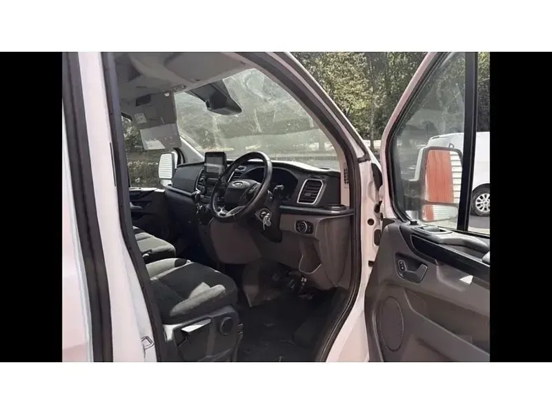 Used Ford Transit Custom Limited 130 HP (95 kW) 2022 White Van