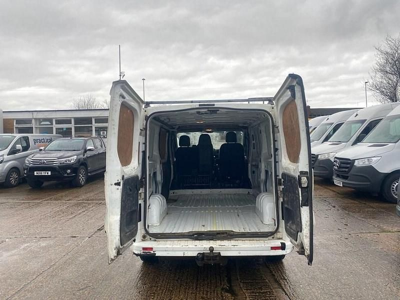 Used Vauxhall Vivaro Sportive 120 HP (88 kW) 2016 White MPV