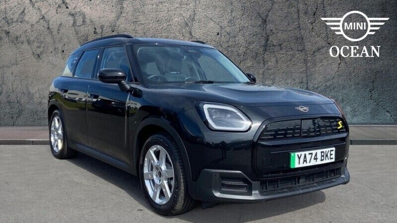 Black New 2024 Mini Countryman Classic SUV | £31,900 (Good price) - Image 1/4