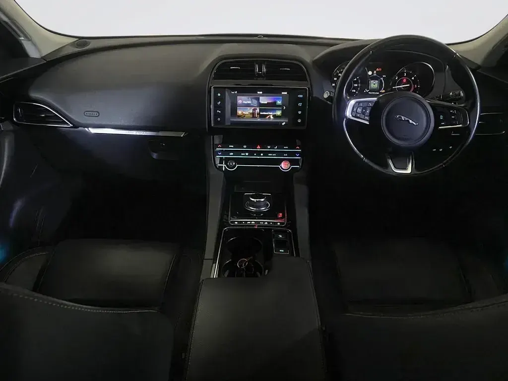 Używany Jaguar F-Pace Prestige 180 KM (132 kW) 2018 Czarny SUV