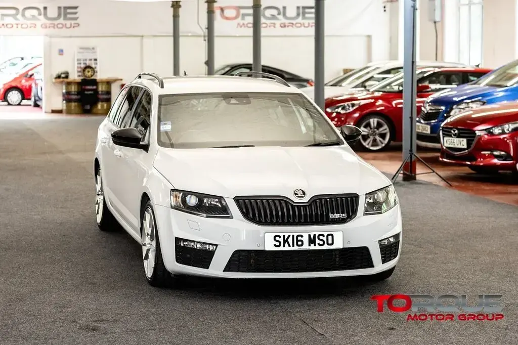 Used Skoda Octavia vRS 184 HP (135 kW) 2016 White Estate