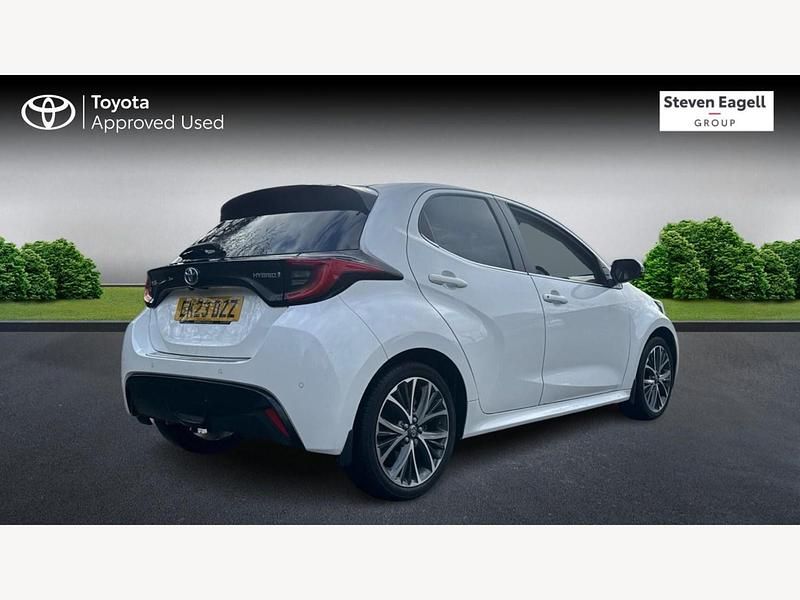 Used Toyota Yaris Hybrid 2023 White Hatchback