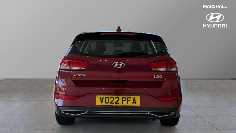 Used Hyundai i30 SE 120 HP (88 kW) 2022 Red Hatchback