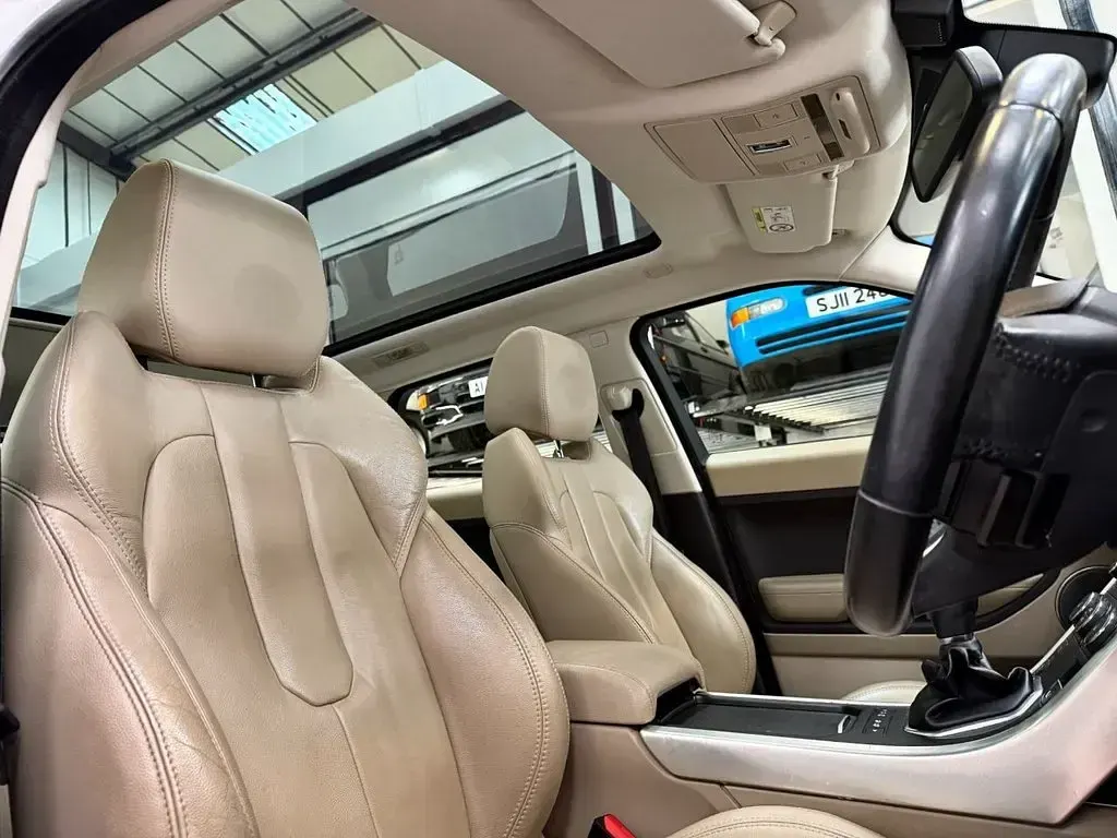 Used Land Rover Range Rover evoque Pure 190 HP (139 kW) 2015 White Estate