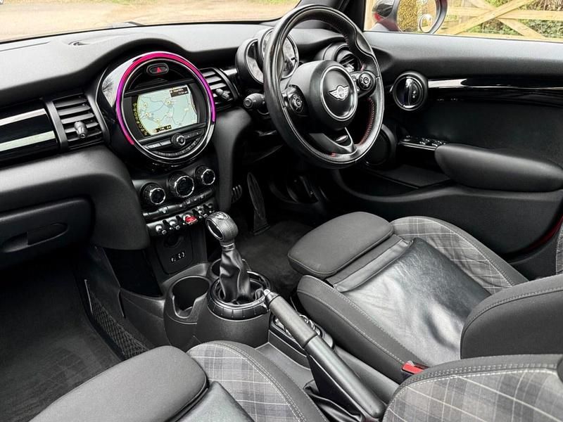 Usado Mini Cooper Hatch 2015 Rojo Utilitario