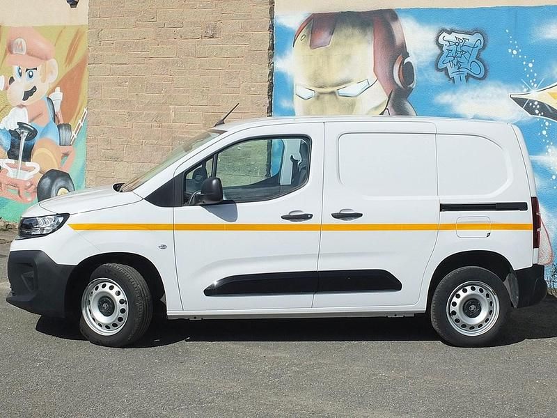 Used Vauxhall Combo 100 HP (73 kW) 2024 White MPV