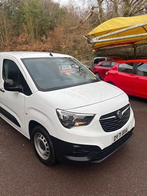 Used Vauxhall Combo 100 HP (73 kW) 2021 White MPV