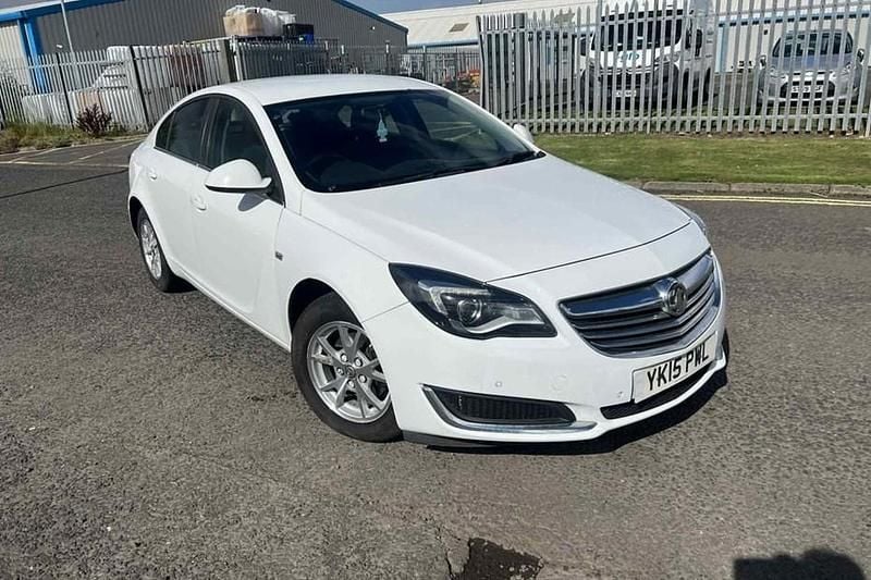 White Used 2015 Vauxhall Insignia Design Edition Hatchback | £2,495 (Good price) - Image 1/1