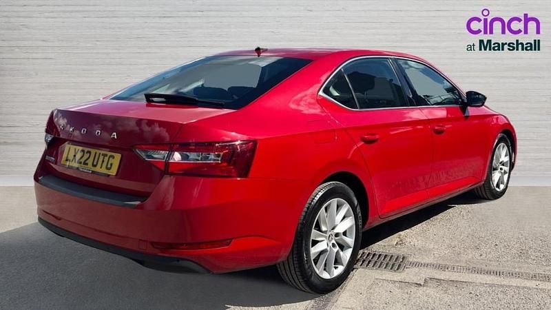Gebraucht Skoda Superb SE 150 PS (110 kW) 2022 Rot Kleinwagen