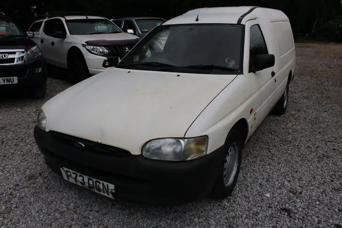 Used Ford Escort 1997 White Hatchback