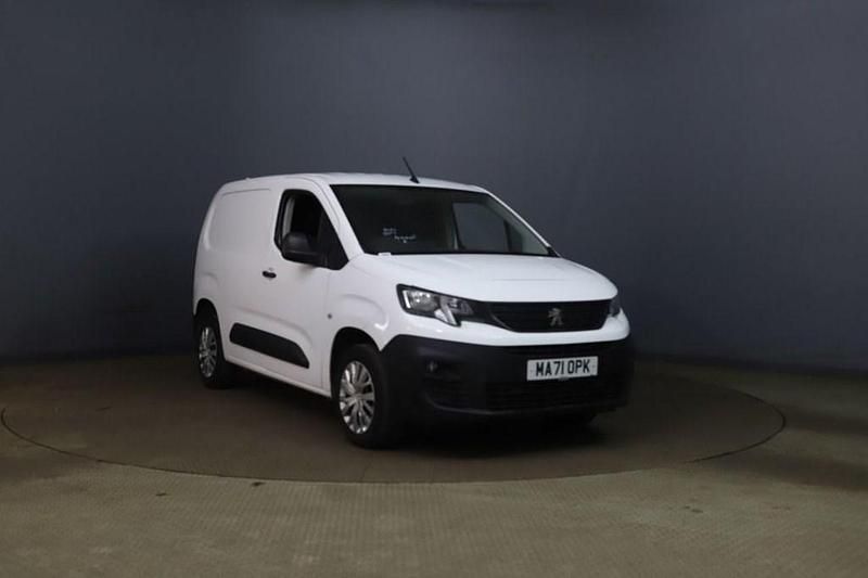 White Used 2021 Peugeot Partner Premium MPV | £7,950 (Super price) - Image 1/3