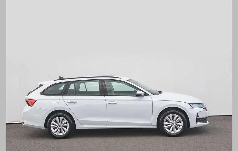 Used Skoda Octavia SE Technology 114 HP (83 kW) 2024 Moon white metallic Estate