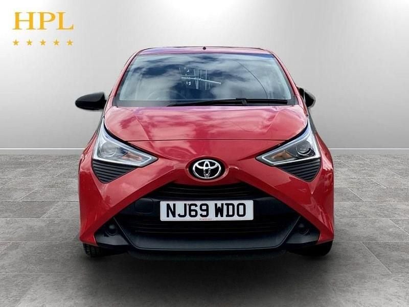 Used Toyota Aygo 71 HP (52 kW) 2019 Red Hatchback