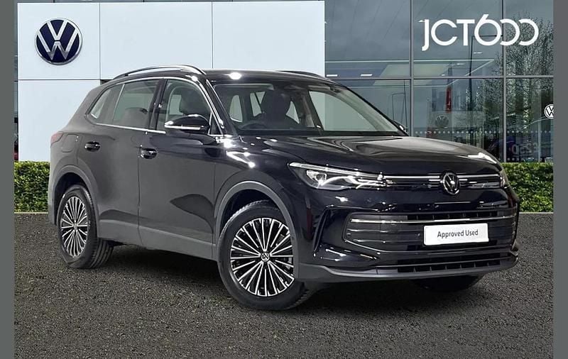 Black Used 2024 VW Tiguan Life SUV | £29,997 (Good price) - Image 1/4