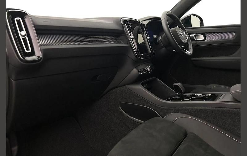 Used Volvo XC40 Plus 161 HP (118 kW) 2025 Black SUV