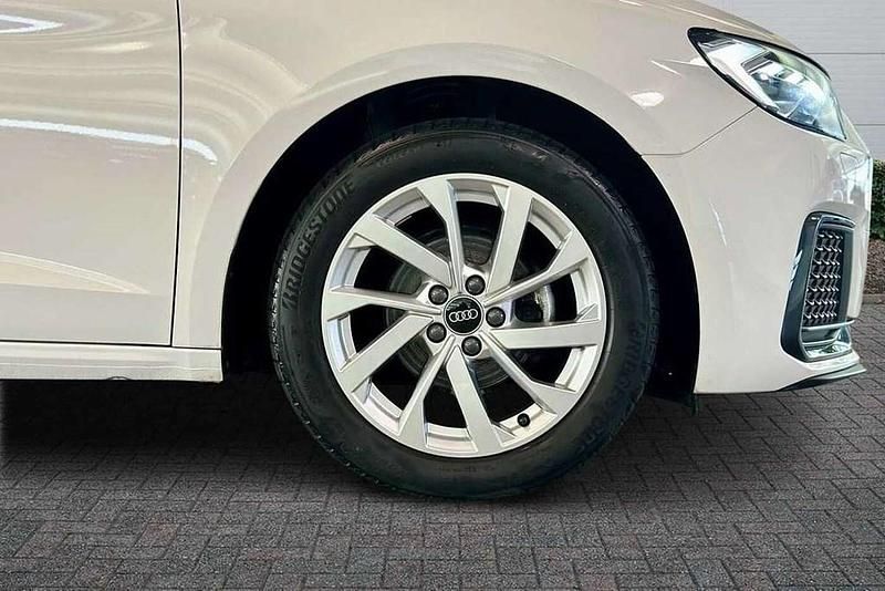 Used Audi A1 Sport 94 HP (69 kW) 2022 White SUV