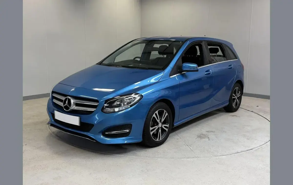 Used Mercedes B180 SE 107 HP (78 kW) 2017 Blue MPV