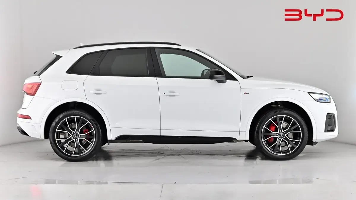 Used Audi Q5 Comfort 265 HP (194 kW) 2022 Glacier white SUV