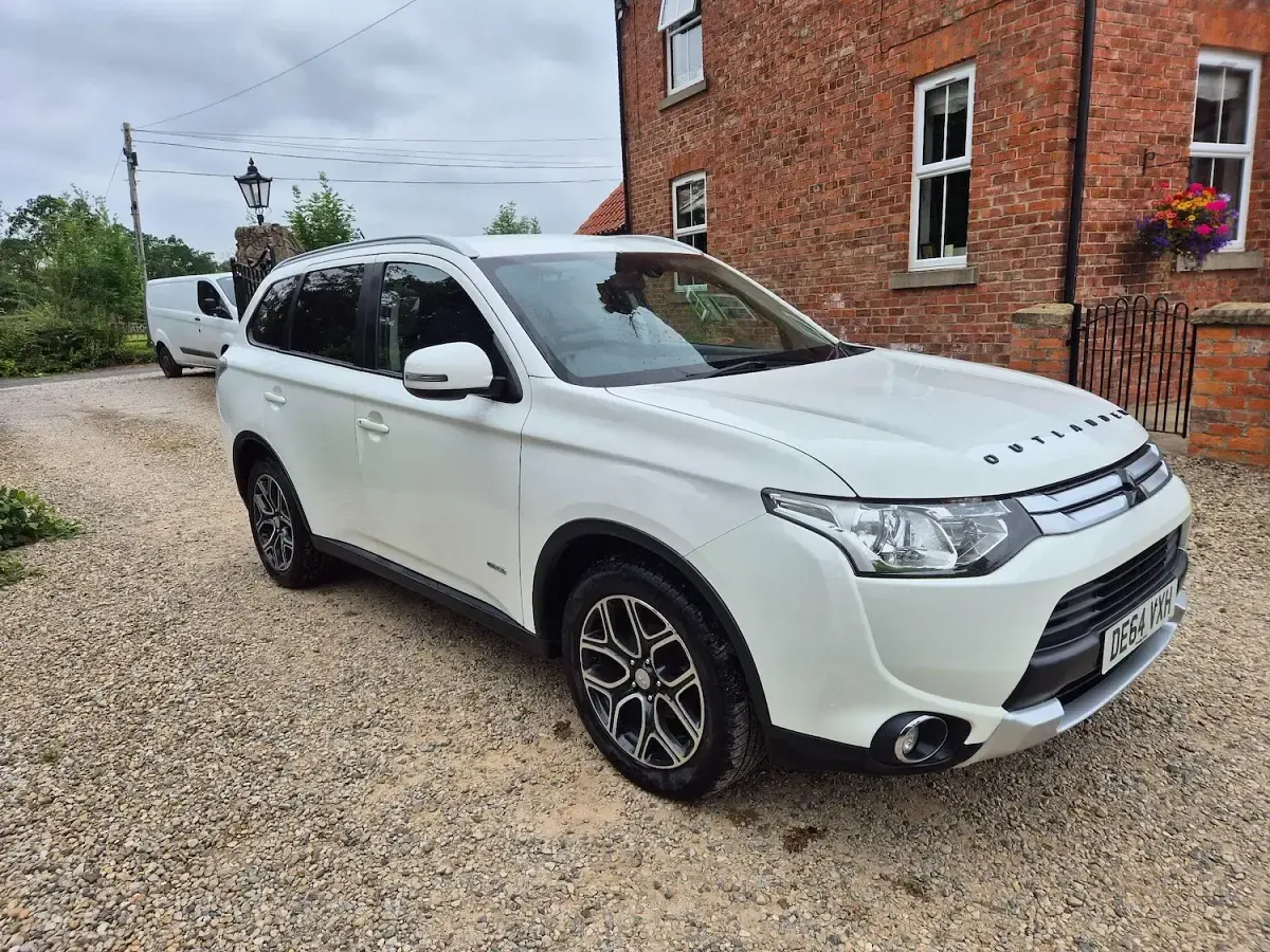 Used Mitsubishi Outlander 2014 White SUV