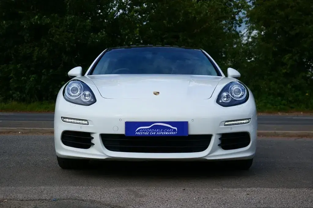 Used Porsche Panamera 300 HP (220 kW) 2015 White Hatchback