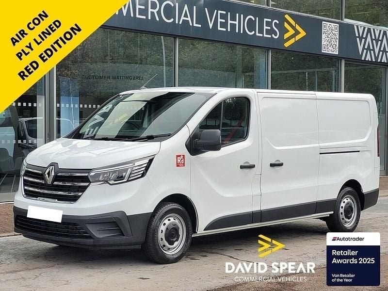 White New 2025 Renault Trafic SE MPV | £20,990 (Fair price) - Image 1/3