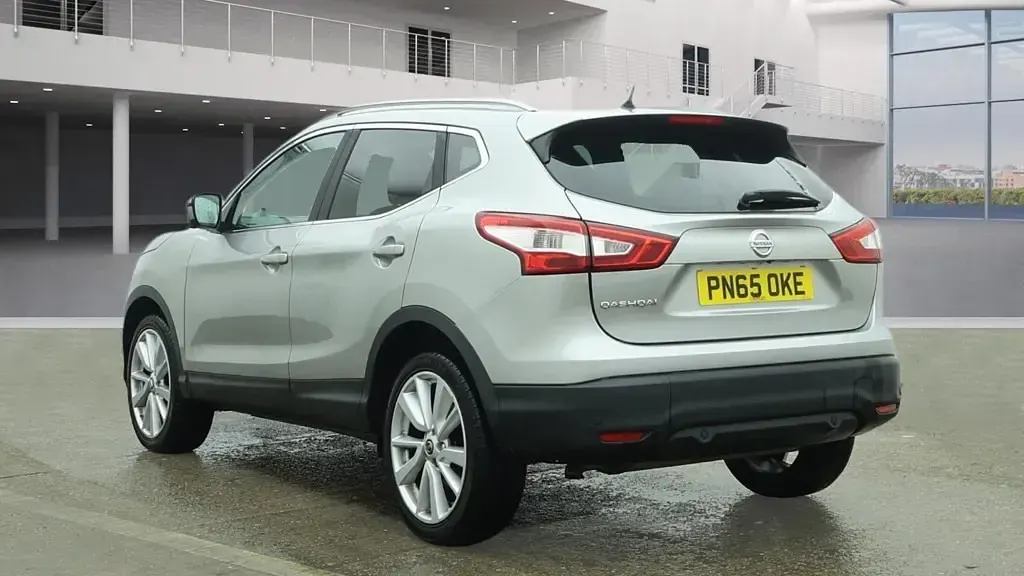Used Nissan Qashqai Tekna 115 HP (84 kW) 2015 Baade silver SUV