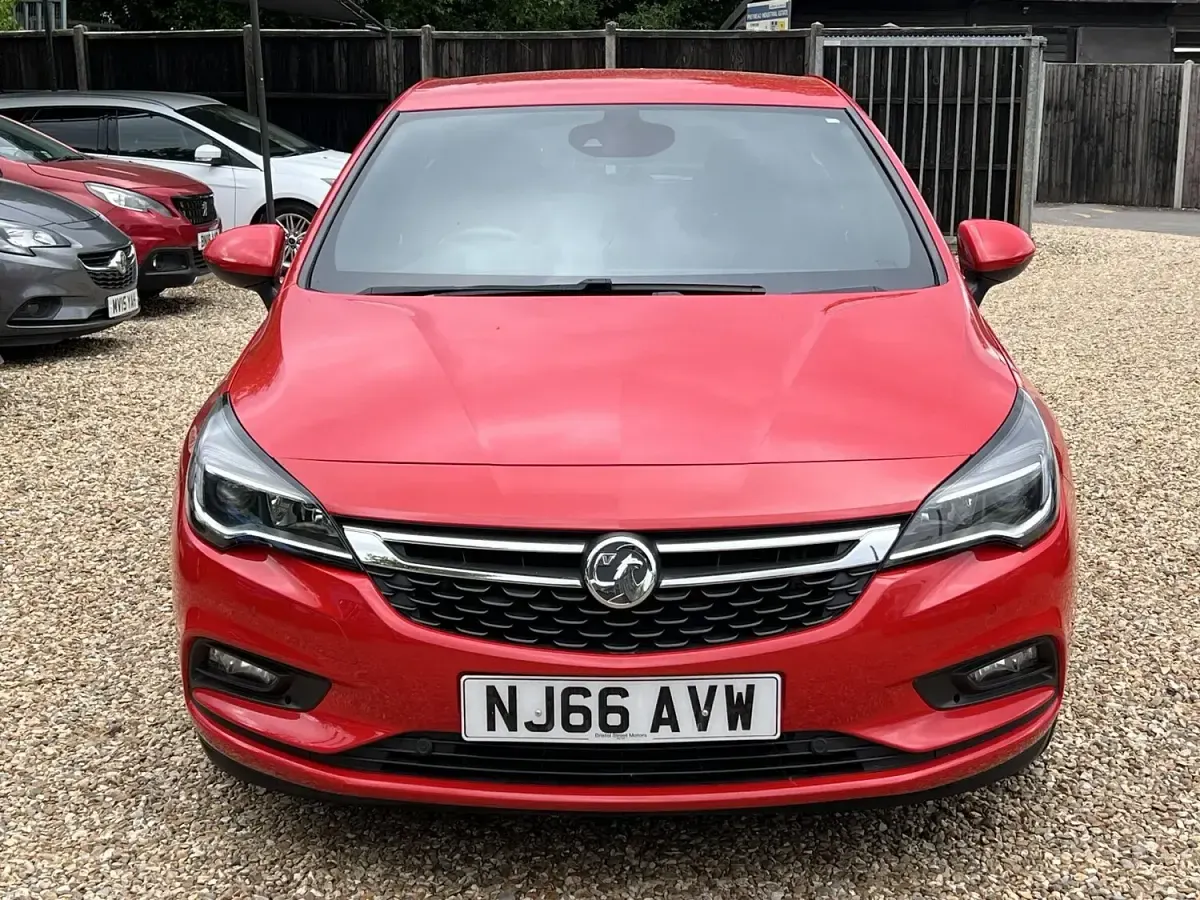 Used Vauxhall Astra SRi 136 HP (100 kW) 2016 Red Hatchback