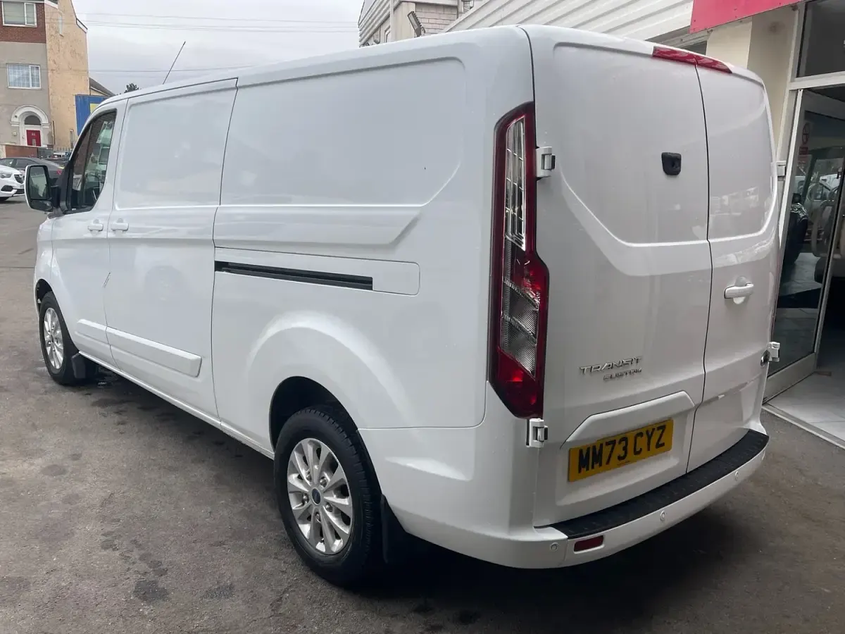 Used Ford Transit Custom Limited 130 HP (95 kW) 2023 White Van