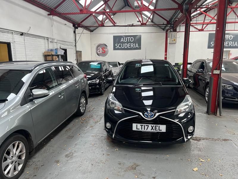 Black Used 2017 Toyota Yaris Hybrid Hatchback | £11,495 (Fair price) - Image 1/4
