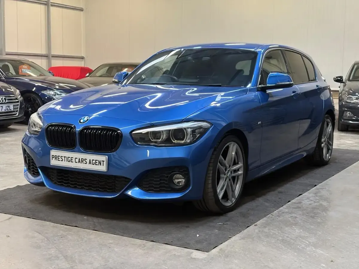 Begagnad BMW 118 Efficient Dynamics 2019 Blå Halvkombi