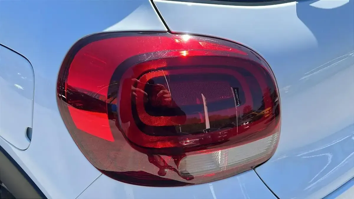 Begagnad Citroën C3 PureTech 82 HK (60 kW) 2022 Vit Halvkombi