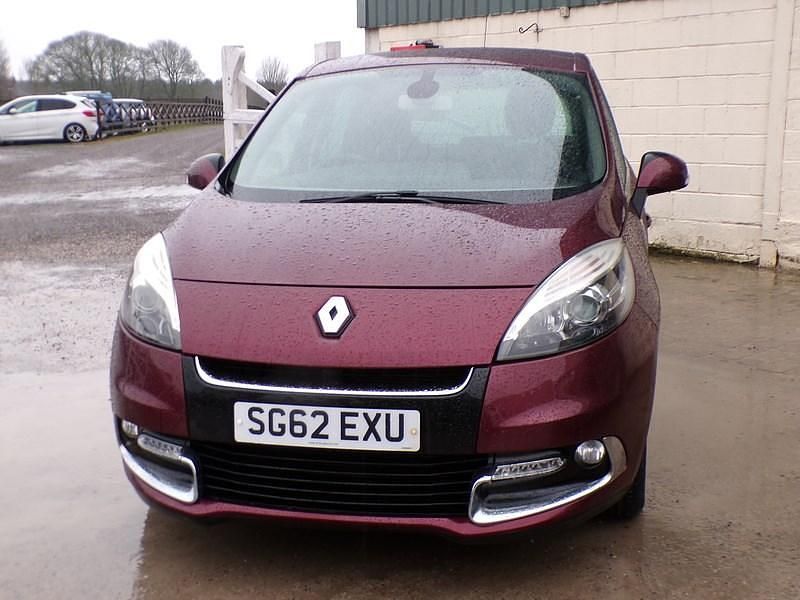 Used Renault Scénic III Dynamique 110 HP (80 kW) 2012 Red MPV
