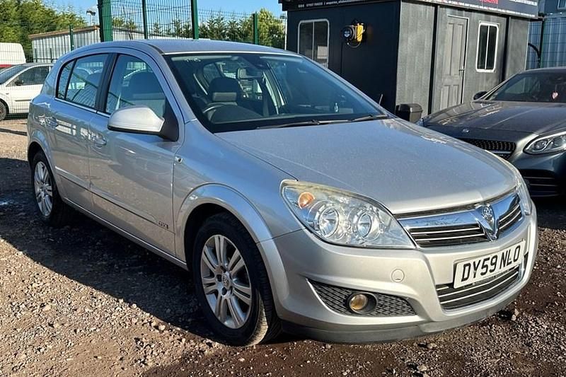Silver Used 2009 Vauxhall Astra Design Edition Hatchback | £1,250 (Good price) - Image 1/1