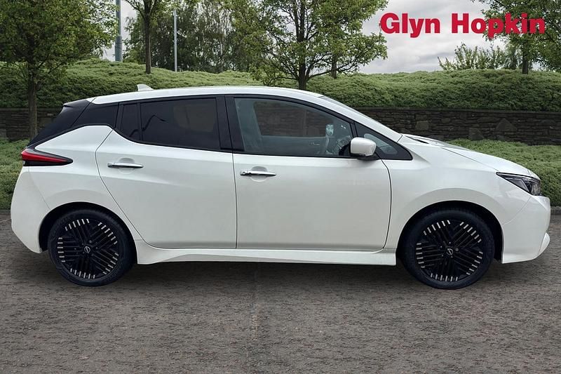 Used Nissan Leaf N-Connecta 110 kW (150 HP) 2022 White Hatchback
