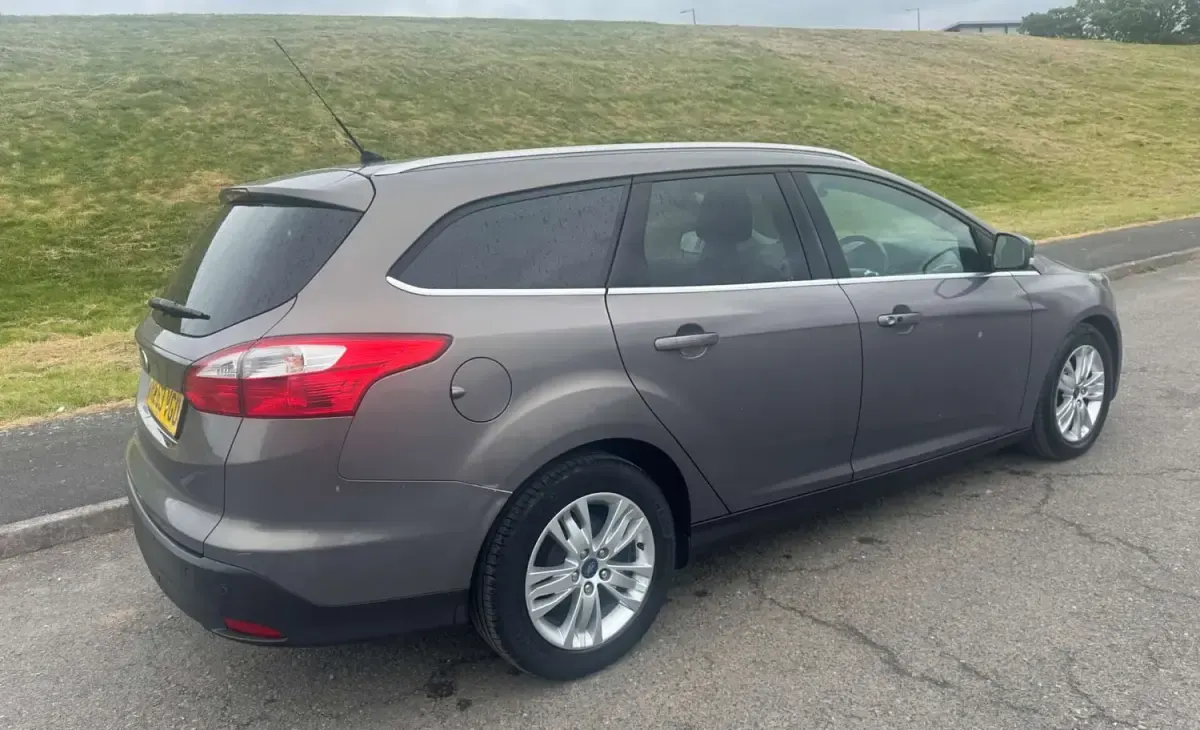 Begagnad Ford Focus Titanium 115 HK (84 kW) 2014 Brun Kombi