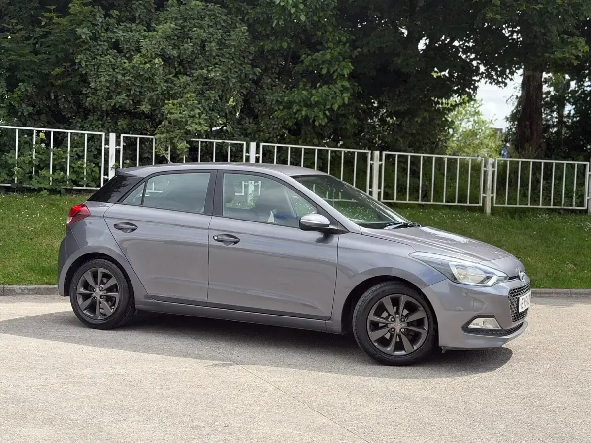 Used Hyundai i20 SE 100 HP (73 kW) 2015 Grey Hatchback