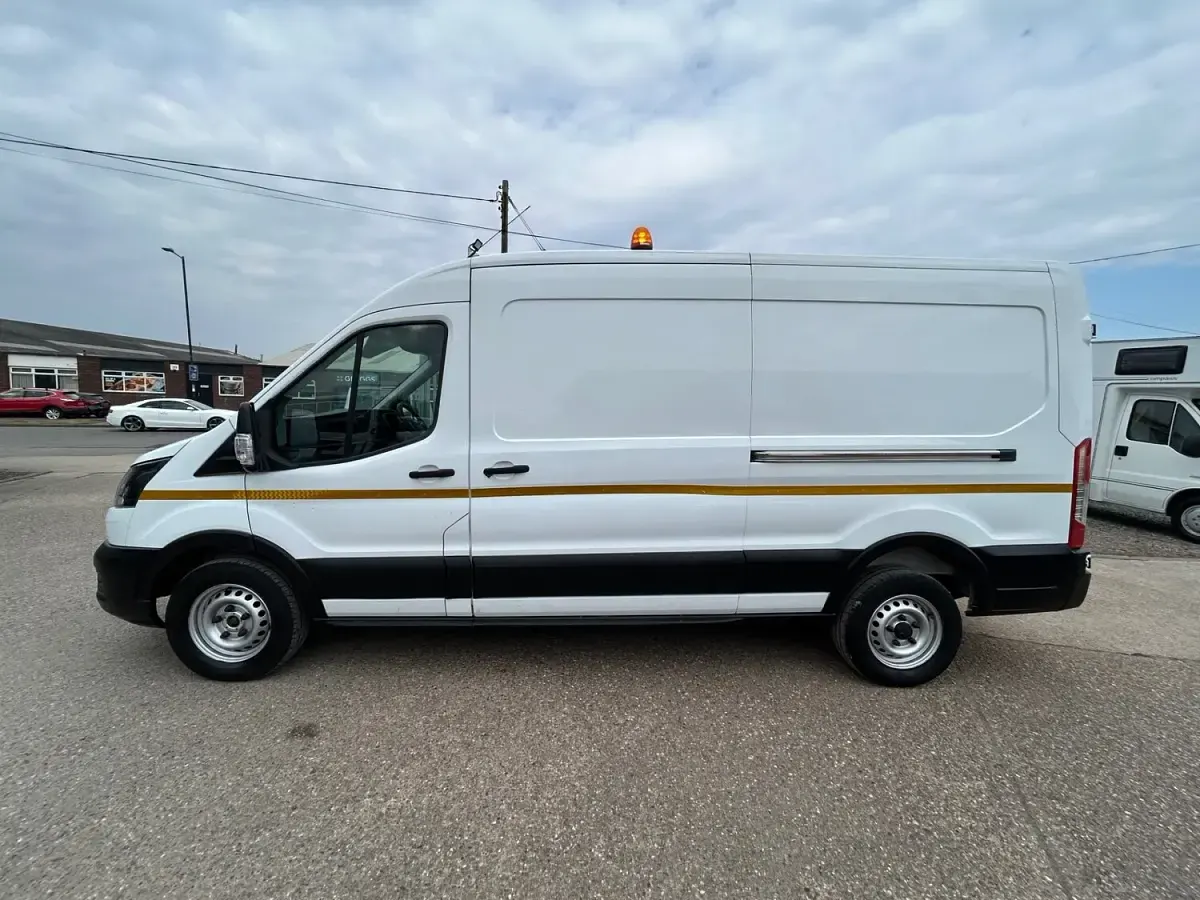 Begagnad Ford Transit 130 HK (95 kW) 2022 Vit Van
