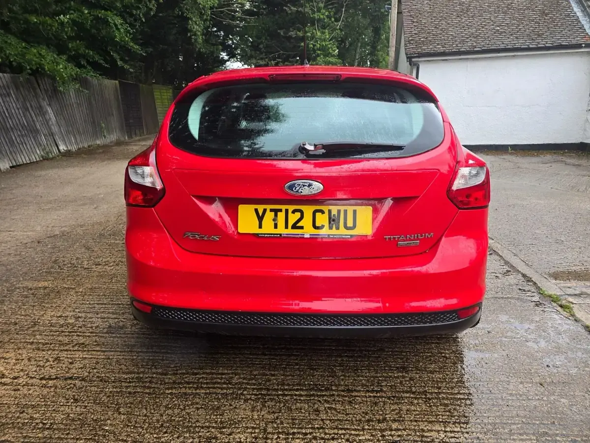 Used Ford Focus Titanium 115 HP (84 kW) 2012 Red Hatchback