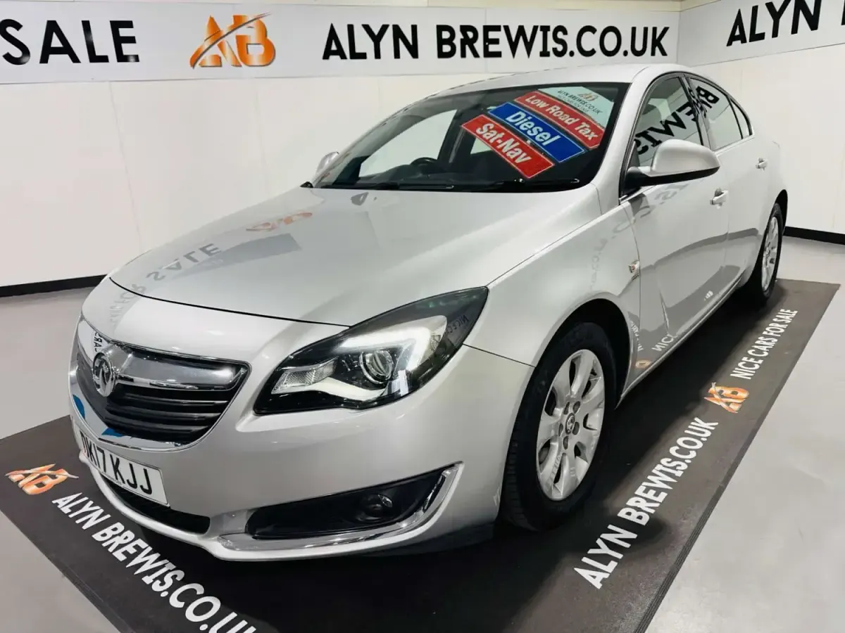 Second-hand Vauxhall Insignia SRi 2017 Argintiu Hatchback
