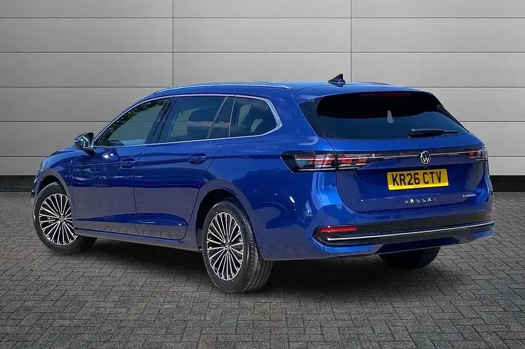 New VW Passat Elegance 204 HP (150 kW) 2026 Blue Estate