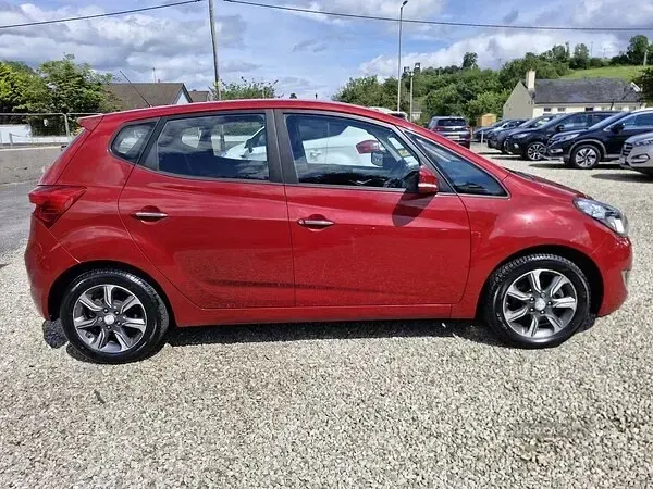 Used Hyundai ix20 SE 115 HP (84 kW) 2017 Red Hatchback