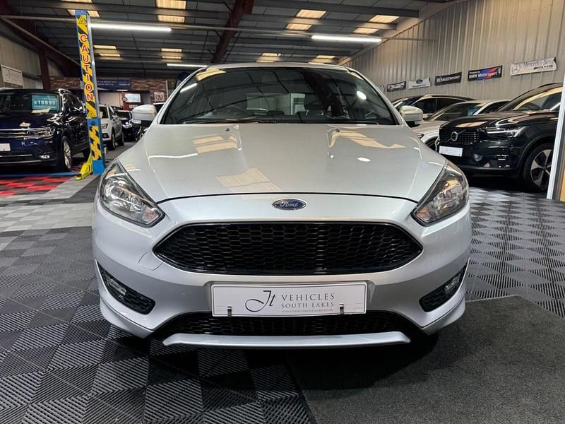 Used Ford Focus ST-Line 140 HP (102 kW) 2018 Silver Hatchback