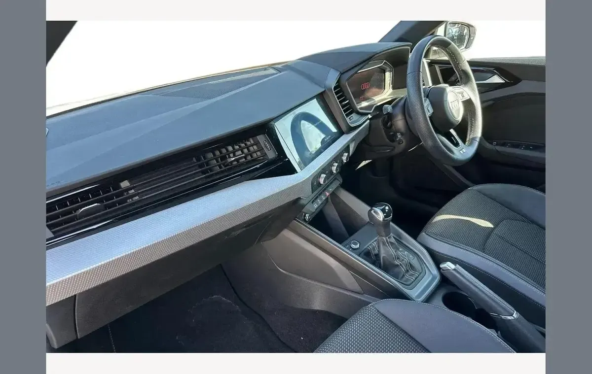 Used Audi A1 S-Line 110 HP (80 kW) 2022 White SUV