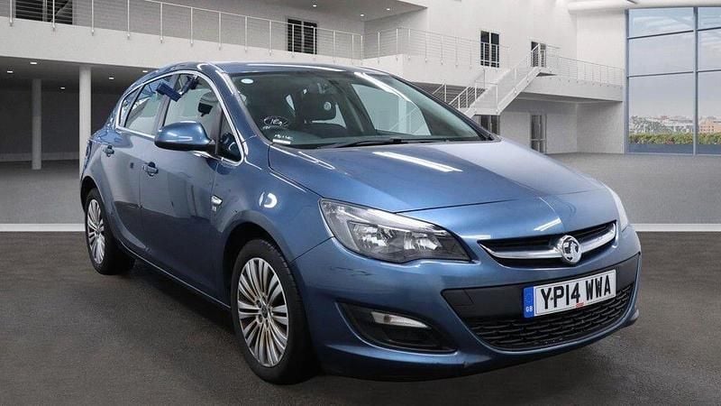 Used Vauxhall Astra Excite 115 HP (84 kW) 2014 Blue Hatchback